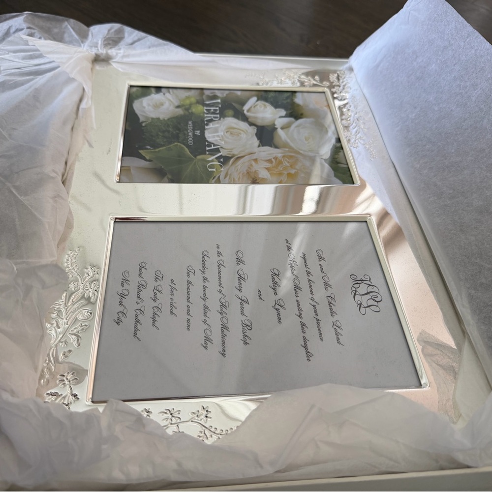 New with box! Vera Wang Lace Bouquet 5x7 Double
Invitation Frame by Wedgwood - Picture 2 of 5